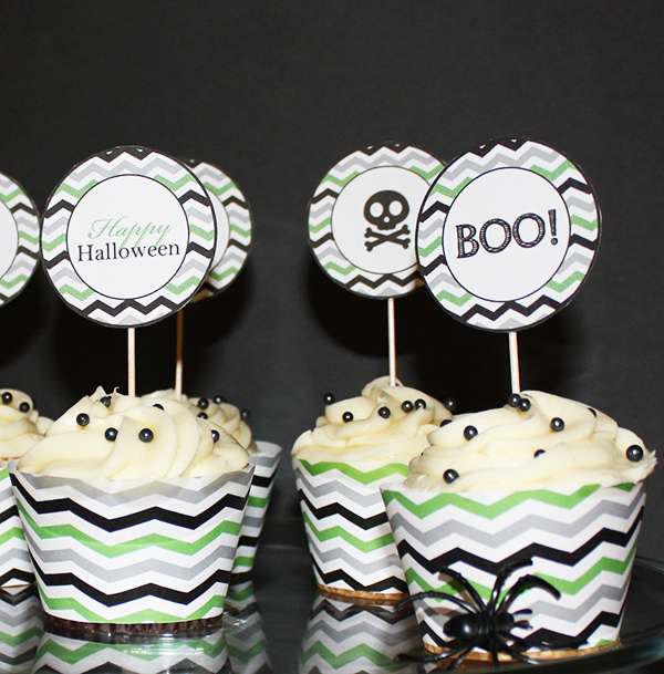 Free Printable Halloween Cupcake Toppers from @chicfetti