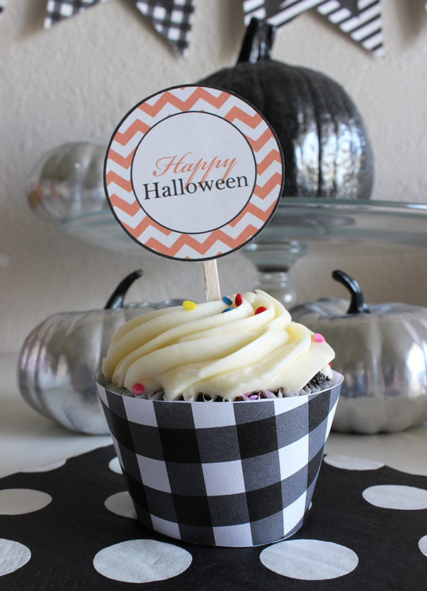 Free Printable Halloween Cupcake Toppers from @chicfetti