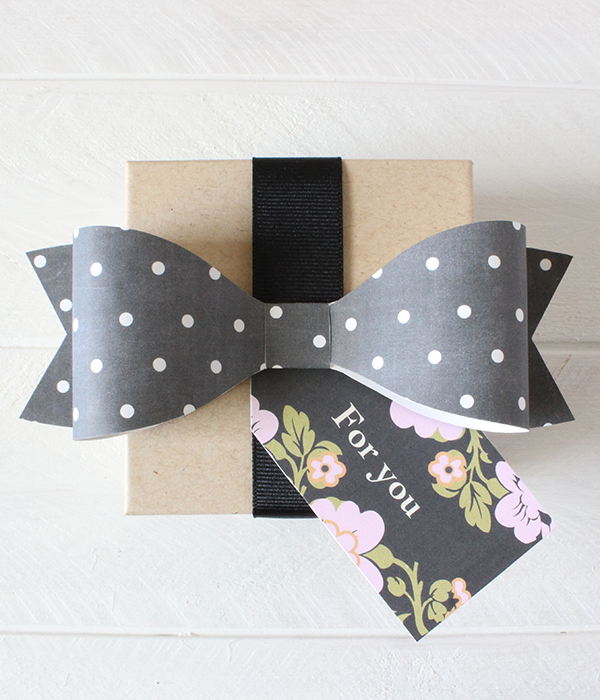 Free Printable Chalkboard Polka Dot Bow from @chicfettiwed