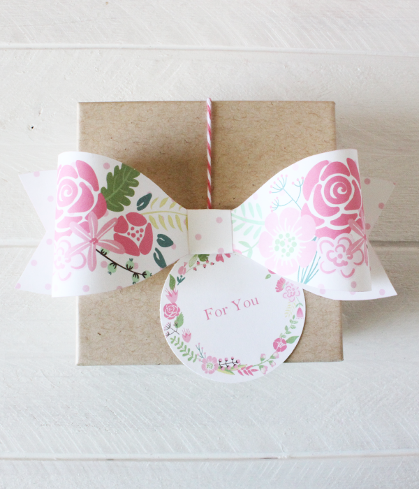 Free Printable Floral Polka Dot Bow from @chicfettiwed