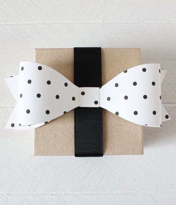 Free Printable Polka Dot Bow from @chicfetti