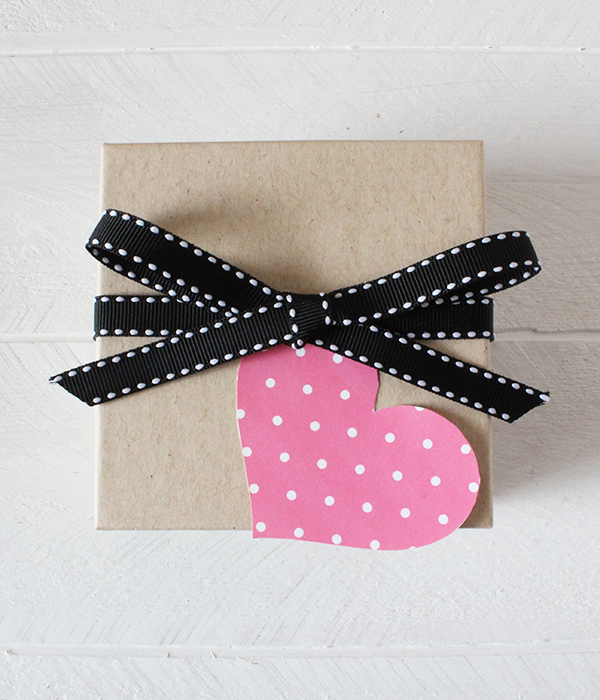 Free Printable Polka Dot Heart Tags from @chicfetti